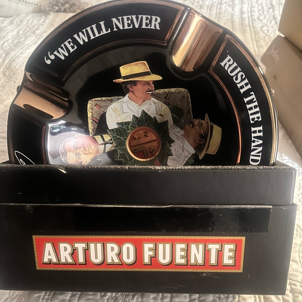 Arturo Fuentes cigar ashtray